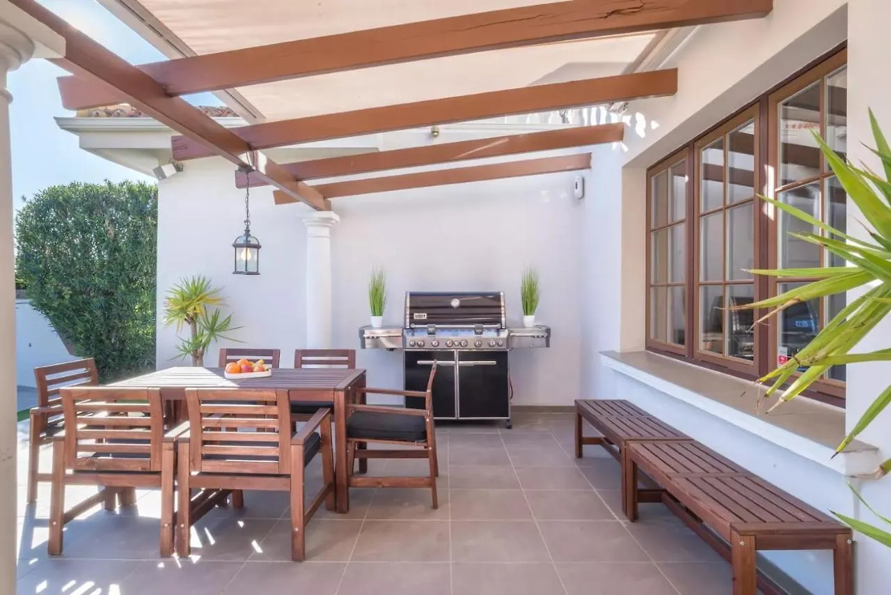 בית נופש מארבלה Scandinavian Design Villa